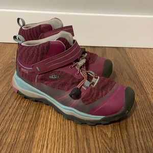 Kids hiking shoes